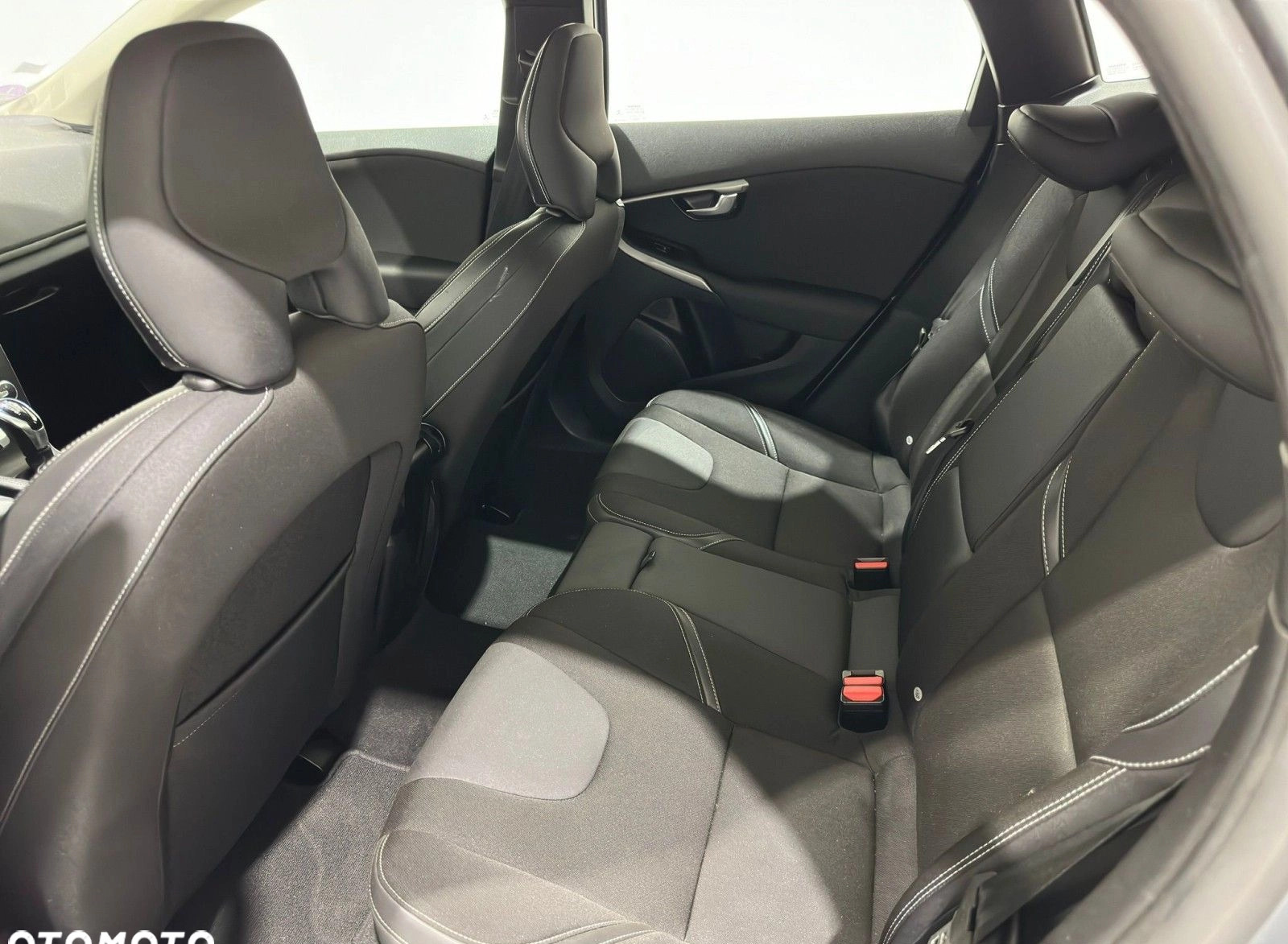 Volvo V40 cena 44900 przebieg: 72588, rok produkcji 2017 z Mrągowo małe 436